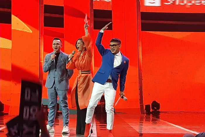Andhika Pratama bersama host lainnya di acara Shopee 11.11 Big Sale di Studio Emtek, Jakarta Selatan, Minggu (10/11/2019).