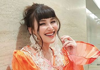 Ayu Ting Ting Jadi Anak Sekolahan! Intip Penampilan Sang Biduan Saat Kenakan Seragam Sekolah!