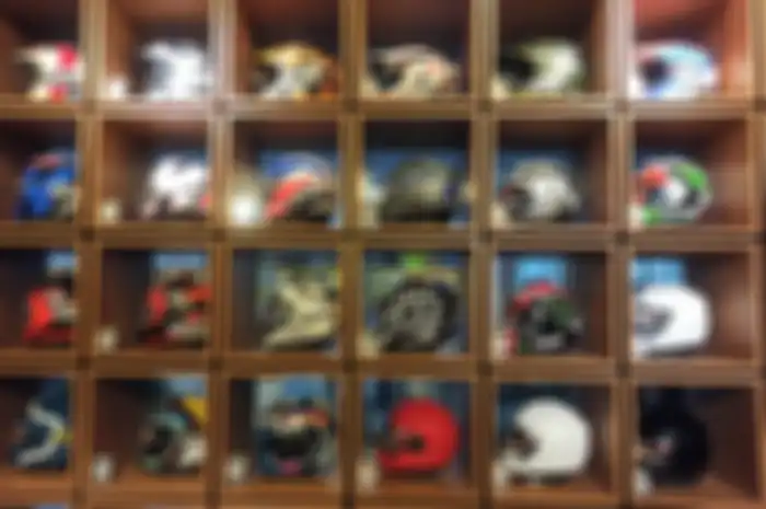 Helm Arai masih menjadi pilihan favorit, meski harganya semakin mahal. 