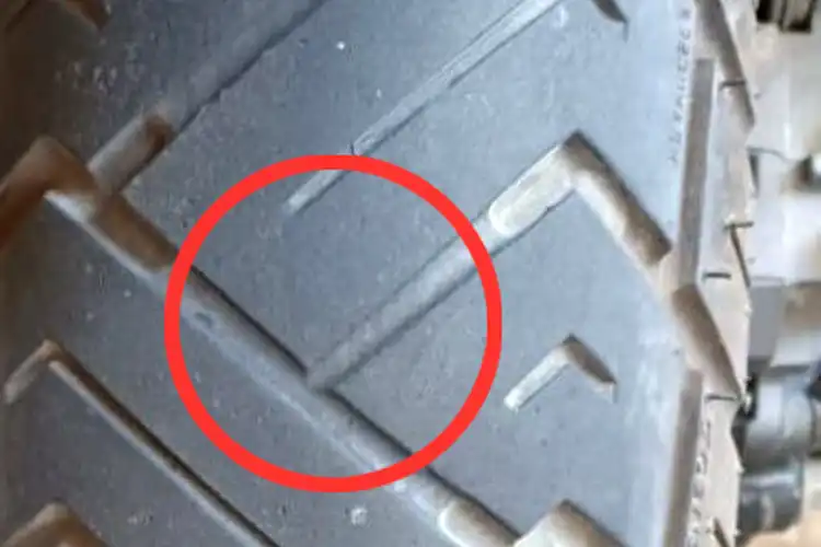 Gak Harus Botak, Ini Tanda-tanda Ban Motor Wajib Ganti Menurut Pabrikan