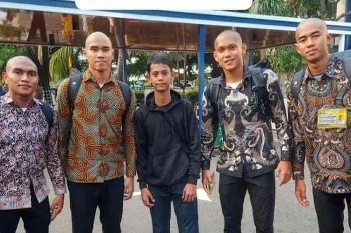  Sebanyak 4 pemain timnas U-20 Indonesia mengikuti pendidikan polisi yakni Muhammad Ferarri, Kakang Rudianto, Frengky Missa, dan Ginanjar Wahyu.