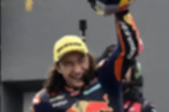 Can Oncu, sukses juara Moto3 Valencia 2018.