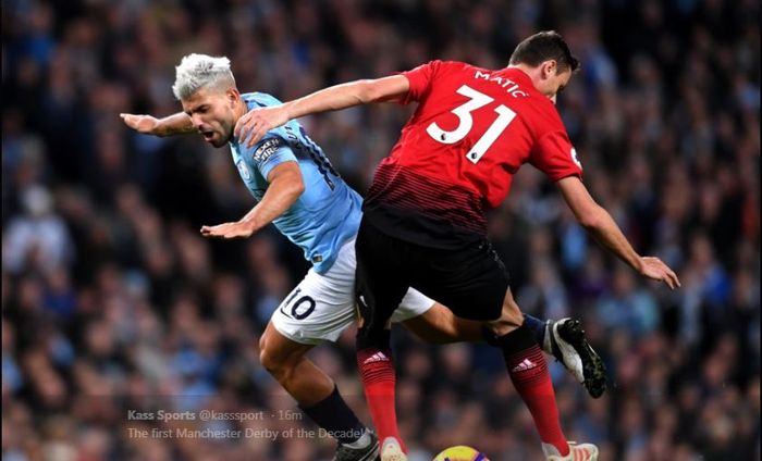 Penyerang Manchester City, Sergio Aguero (kiri), berduel dengan gelandang Manchester United, Nemanja Matic.