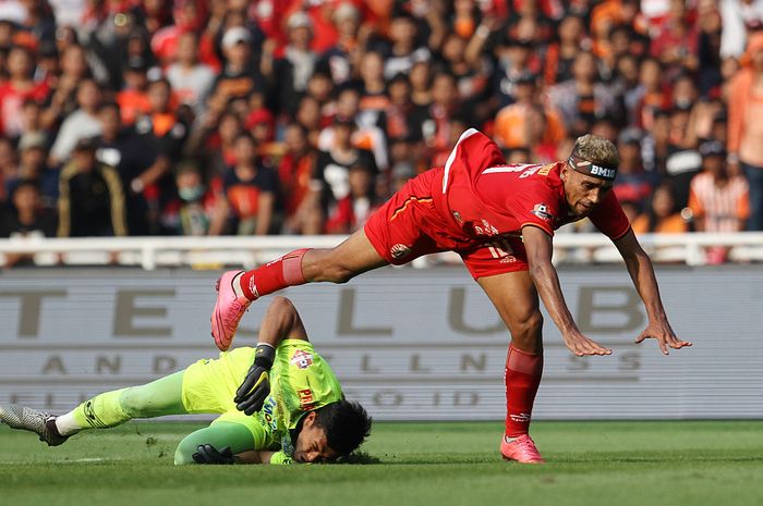 Insiden tabrakan antara Deden Nathsir dan Bruno Matos di laga Persija vs Persib Bandung di Pekan 8 Liga 1 2019, Rabu (10/7/2019).