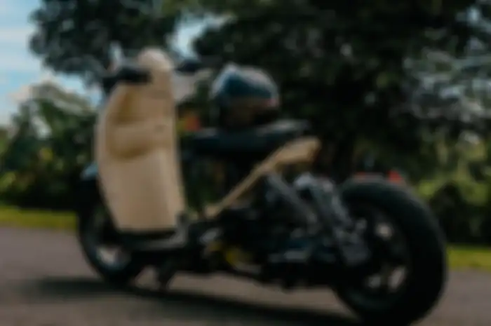 Modifikasi Honda Scoopy ala Honda Ruckus garapan Rainbow Moto Builder. 