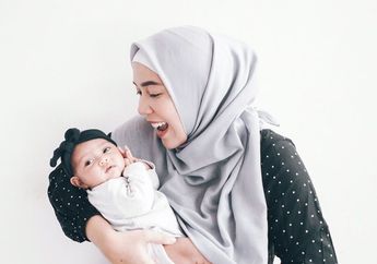 Posting Video Anak Bersama sang Kakek Main TikTok Pakai Filter, Fitri Tropica: Anak Gadisku Kumisan!