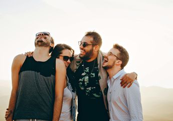 5 Arti Mimpi Tertawa Menandakan Kamu Menikmati Hidup, Tapi Masih Ada Emosi yang Tertahan