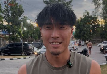 Pemain asing Persis Solo asal Jepang, Kodai Tanaka dalam sesi wawancara dengan wartawan di Lapangan Banyuanyar, Solo pada Rabu (30/7/2025).