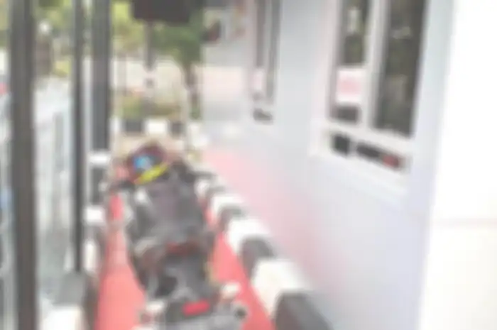 Bayar pajak motor.