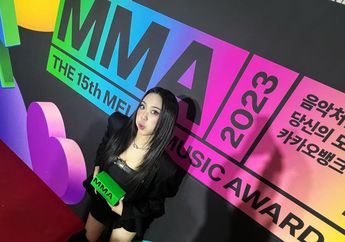 Tampil di Panggung MMA 2023, Lee Young Ji Tak Berani Tatap Mata Mark NCT, Aksi Lucunya Jadi Sorotan