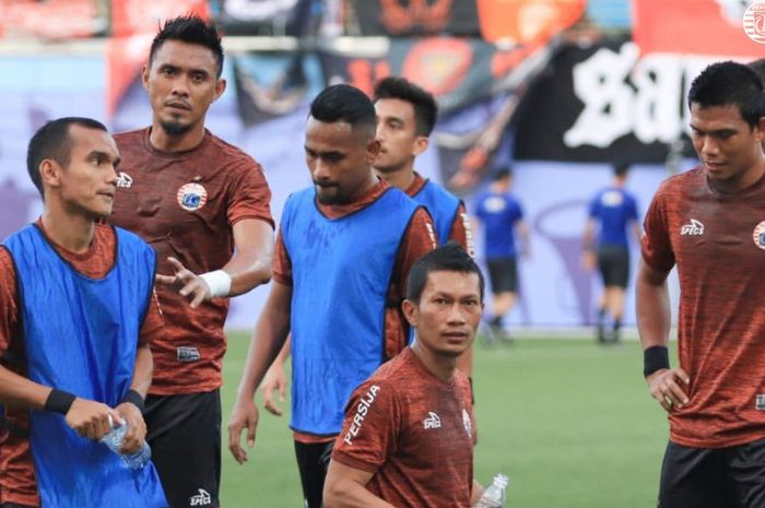 Suasana pemanasan skuat Persija Jakarta di Stadion Jalan Besar, Kallang, Singapura, sebelum laga kontra Home United, Selasa (5/2/2019).