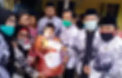 Terbiasa Jualan Jalangkote Setiap Hari Buat Bantu Orangtua, Bocah Korban Bully Ingatkan Penyanyi Kondang Ini Pada Anak Bungsunya yang Idap Austime