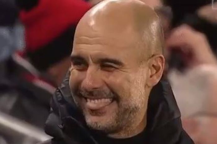 Ekspresi pelatih Manchester City, Pep Guardiola, dalam laga Liga Inggris kontra Brentford di Brentford Community Stadium, Rabu (29/12/2021).