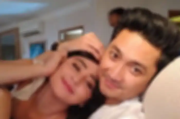 Dewi Perssik dan suaminya, Angga Wijaya.