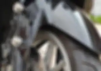 Dudukan Pelat Nomor Yamaha NMAX Kembali Makan Korban, Ban Depan Terangkat Kemasukan Besi