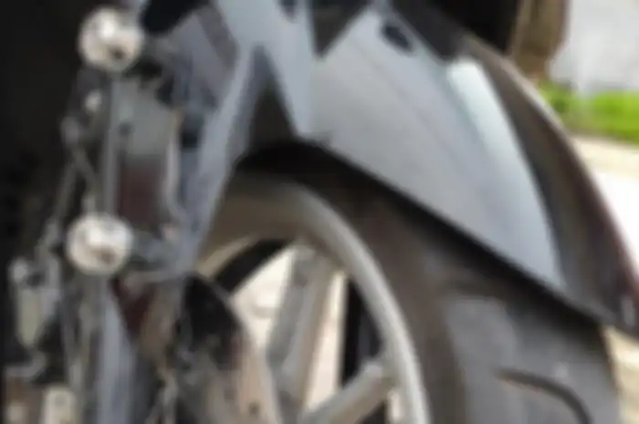 Dudukan pelat nomor Yamaha NMAX kembali memakan korban.