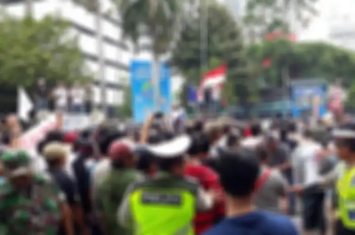 Ilustrasi unjuk rasa May Day.