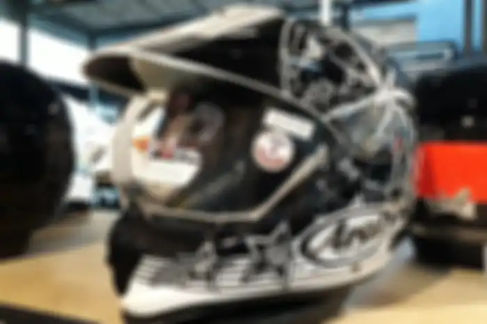 Helm Arai model cross