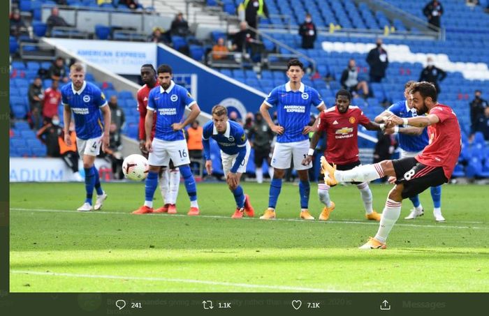 Bruno Fernandes mencetak gol penalti bagi Manchester United ke gawang Brighton &amp; Hove Albion, 26 September 2020.