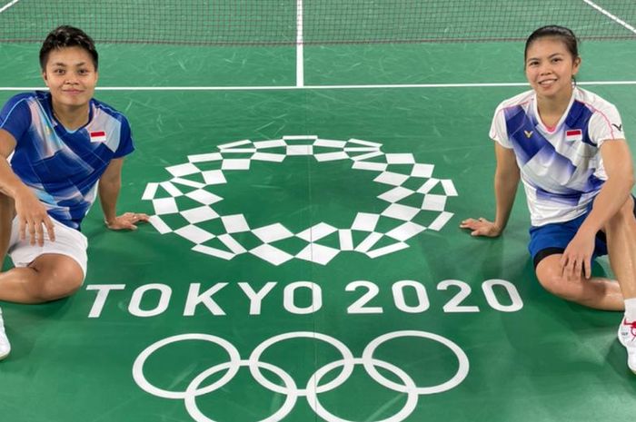 Pasangan ganda putri Indonesia, Greysia Polii/Apriyani Rahayu, berpose menjelang Olimpiade Tokyo 2020.