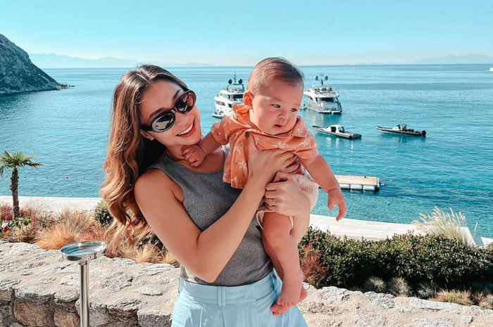 Tips hidup beri MPASI ala Nikita Willy dengan menerapkan Baby Lead Weaning (BLW).
