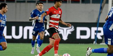 Hasil Liga 1 - Diwarnai Aksi 'Cekik' Berbuah Kartu Meraih, 10 Pemain Madura United Bungkam PSIS Semarang