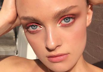 Tampil Cantik dengan Tips Menggunakan Eyeliner Warna-warni yuk!