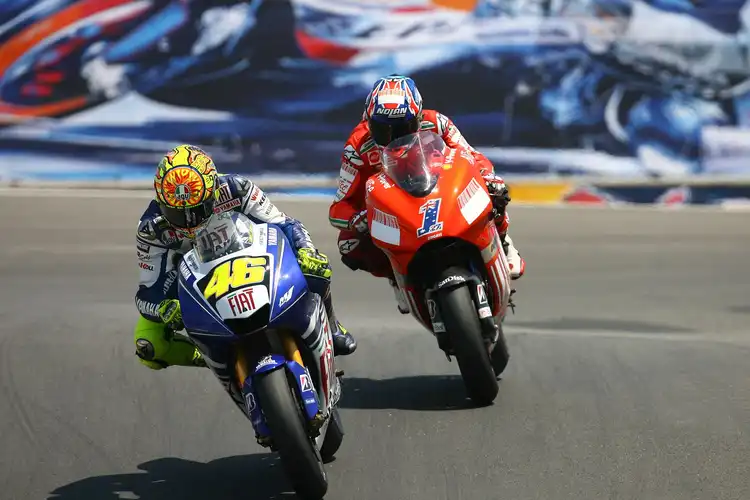 Gak Banyak Yang Tahu, Ternyata Casey Stoner Pernah Ditolak Pengin Satu Garasi Dengan Valentino Rossi