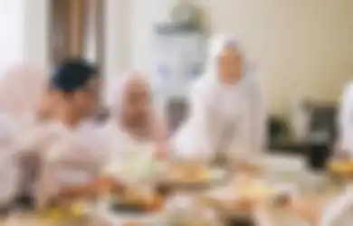 Bikin Suasana Kumpul Keluarga Lebih Hangat, Begini Tips Dekorasi Meja Makan Saat Lebaran, Dijamin Aestetik untuk Diupload di WA atau IG!
