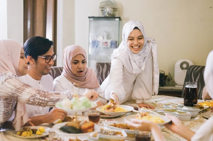 Ilustrasi kumpul keluarga saat lebaran