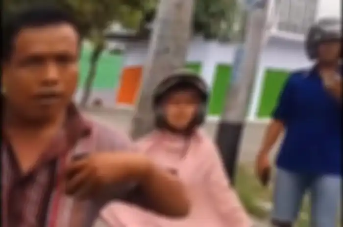 Debt collector rampas dan sita motor warga.