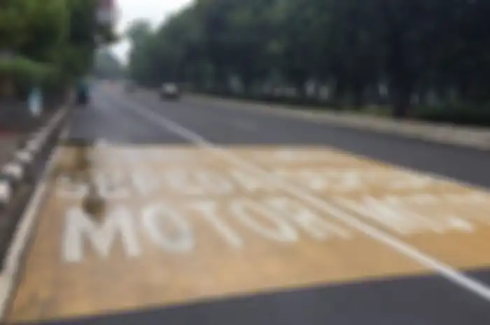 Pengprov DKI membuat jalur khusus motor di Jl MH Thamrin