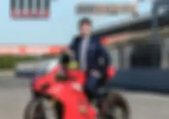 Baju Balapnya Aneh Banget! Ada-ada Aja Nih Kelakuan Karel Abraham, Efek Dipecat dari MotoGP?