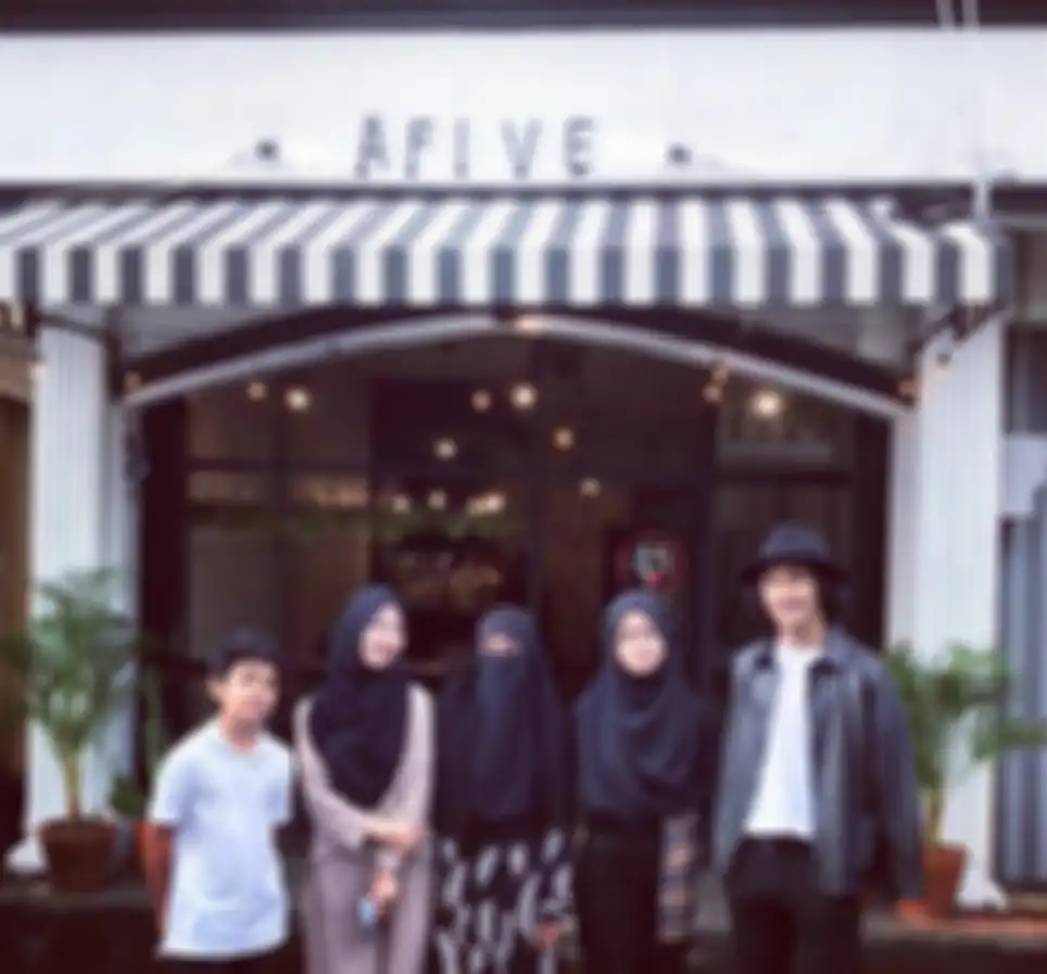 Kedai kopi milik anak-anak Umi Pipik 