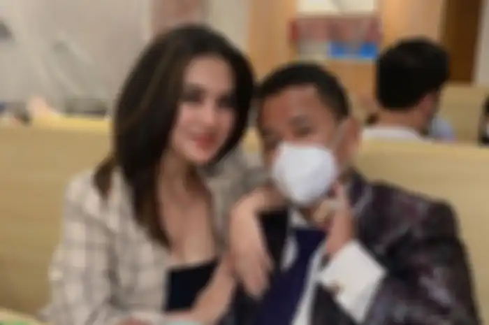 Hotman Paris bicara soal memiliki banyak aspri cantik. Ia mengaku membutuhkan banyak aspri cantik untuk marketing bisnisnya.