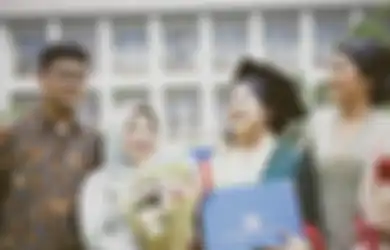 Berbalut Kebaya Hijau, Adik Kandung Erina Lulus Cum Laude dari UGM, Intip Potret Ayu Shania Gudono