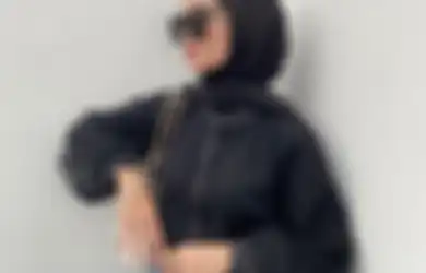 Lagi Ngetren, Sontek 5 Ide Outfit Puff Sleeve Buat Hijabers Modis! 