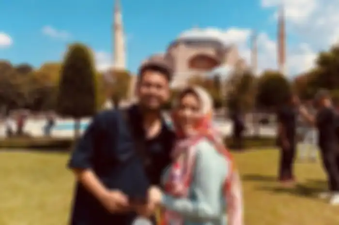 Raffi Ahmad dan Nagita Slavina di Hagia Sophia.