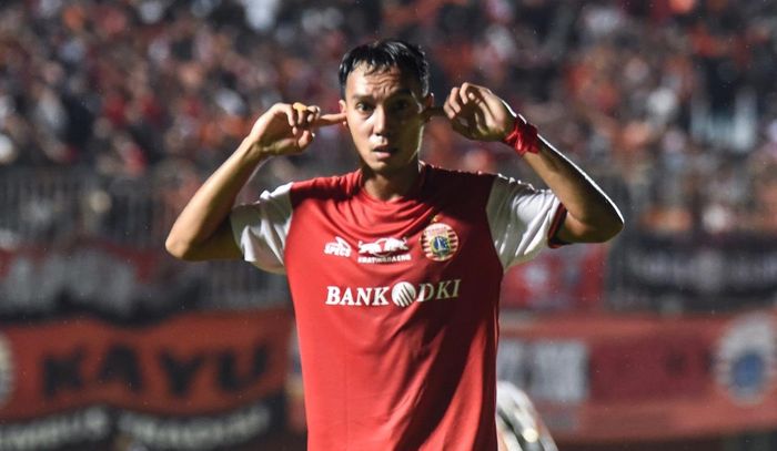 Selebrasi Novri Setiawan setelah mencetak dua gol ke gawang Borneo FC pada partai Piala Presiden 2019.