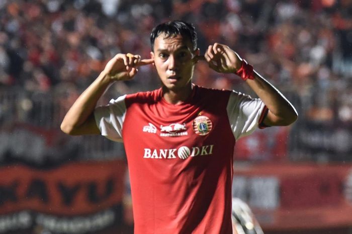 Selebrasi Novri Setiawan setelah mencetak dua gol ke gawang Borneo FC pada partai Piala Presiden 2019.