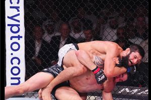 Legenda UFC Berkata, Khamzat Chimaev Harus Lakukan Hal Ini pada Tahun 2025