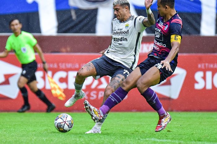 Pemain Persib Bandung pada laga pekan ke-25 Liga 1 2022/2023 melawan Rans Nusantara FC di Stadion Pakansari, Bogor, Minggu (19/2/2023).