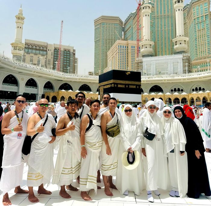 Raffi Ahmad dan Nagita Slavina saat jalani ibadah umrah