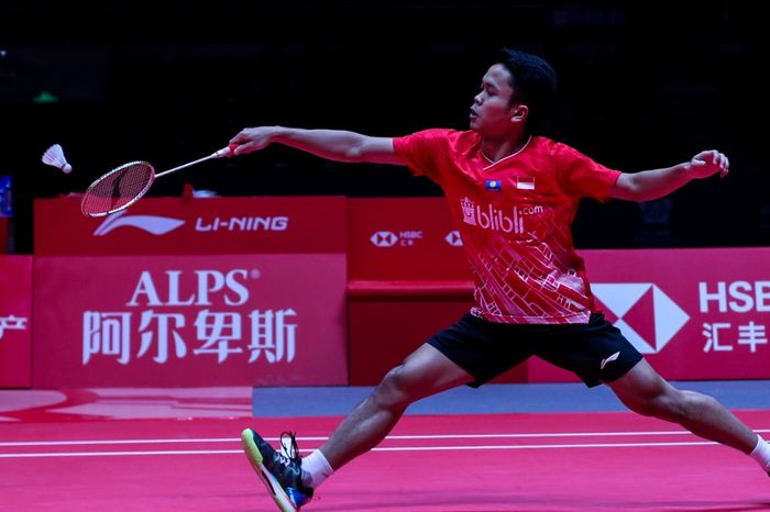 Pemain tunggal putra Indonesia, Anthony Sinisuka Ginting, tampil pada laga perdana Grup B BWF World Tour Finals 2019 di Tianhe Gymnasium, Guangzhou, China, Rabu (11/12/2019)