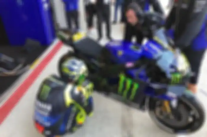 Valentino Rossi ternyata gak cuma rantai lepas, tapi masalah motornya banyak juga di MotoGP Prancis 2019
