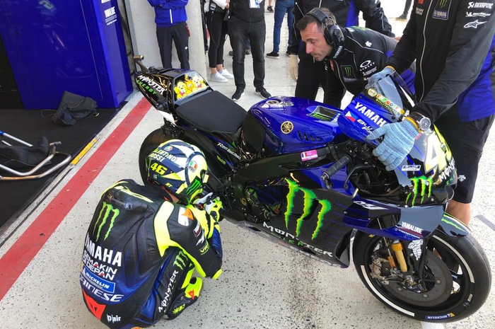 Valentino Rossi ternyata gak cuma rantai lepas, tapi masalah motornya banyak juga di MotoGP Prancis 2019