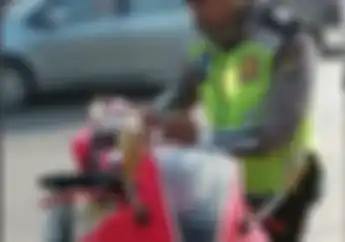 Nasib-nasib... Udah Pakai Spion Pemotor Honda CBR 150R Tetep Ditilang Polisi Cikarang