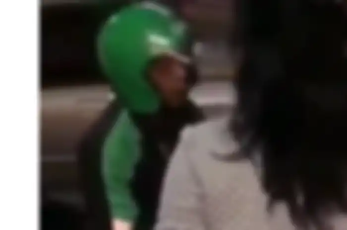 Driver ojek online kena marah penumpangnya