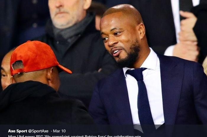 Patrice Evra saat menonton laga tandang Manchester United melawan Paris Saint-Germain di Parc des Princes.