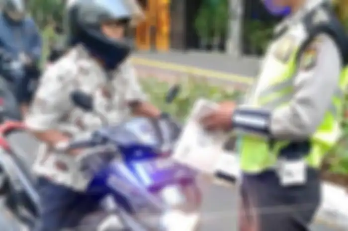 Razia strobo, rotator dan sirine juga dilakukan terhadap pemilik sepeda motor